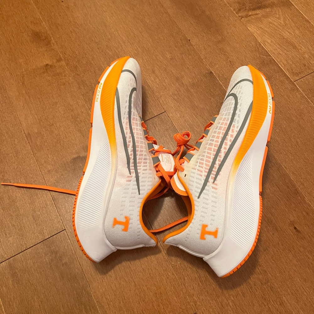 Nike College Zoom Pegasus 37 (Tennessee) Running Shoe brand new